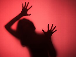 पहले हुआ झगड़ा फिर पति ने ईटों से कूचकर कर डाली पत्नी की हत्या, यूपी में दिल दहलाने वाली घटना पहले हुआ झगड़ा फिर पति ने ईटों से कूचकर कर डाली पत्नी की हत्या, यूपी में दिल दहलाने वाली घटना