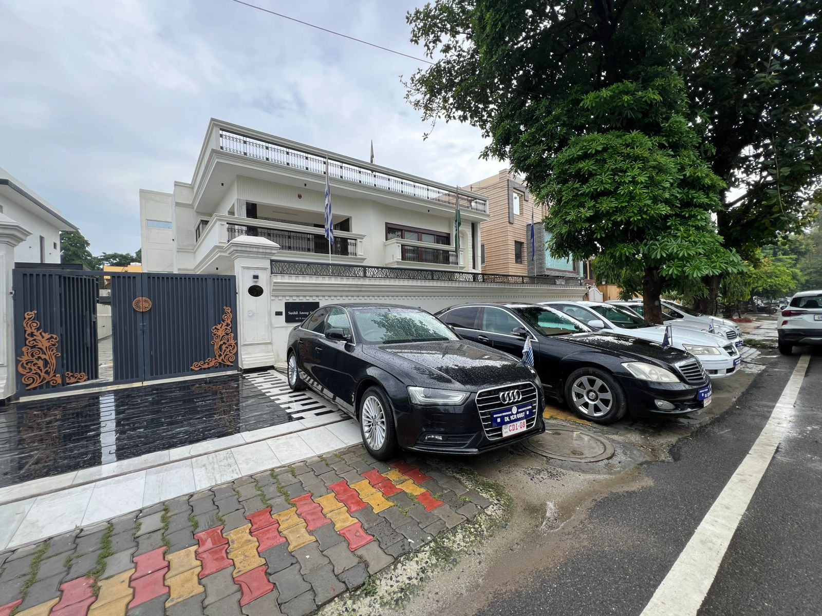 'Westarctica' Fake Embassy Busted Near Delhi, Has Cars With Diplomatic Plates