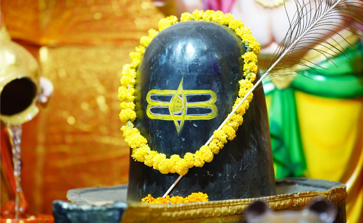 नोएडा के मंदिरों में चोरी करने वाले शातिर चोर गिरफ्तार, रेकी करने के बाद करते थे वारदात