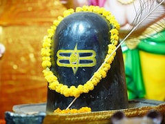 Somvar Vrat Dress Color: सोमवार व्रत में किस रंग के कपड़े पहनें और किस रंग के नहीं