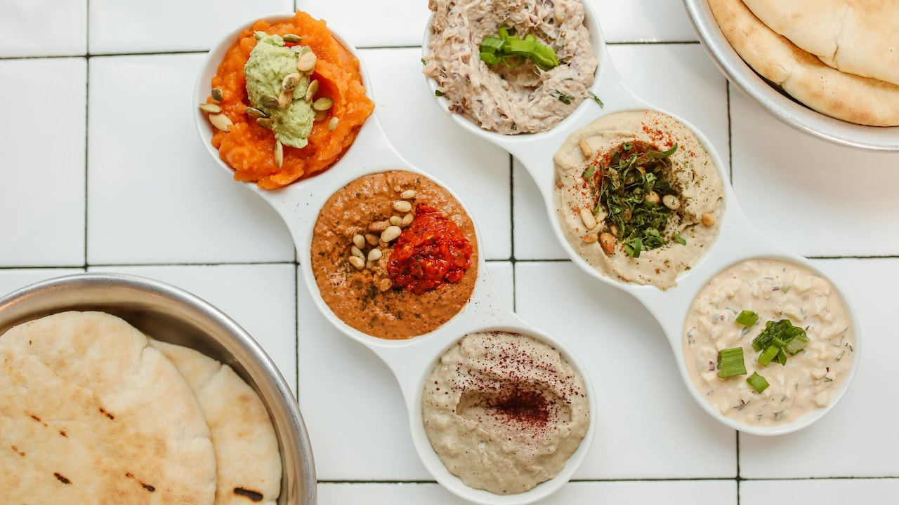 Use these stylish serveware platters and give your guests a night worth remembering