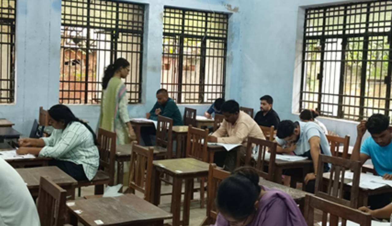 UP RO ARO Exam: यूपी के सभी 75 जिलों में खत्म  हुई RO/ARO की परीक्षा, जानें कब जारी होगी आंसर-की