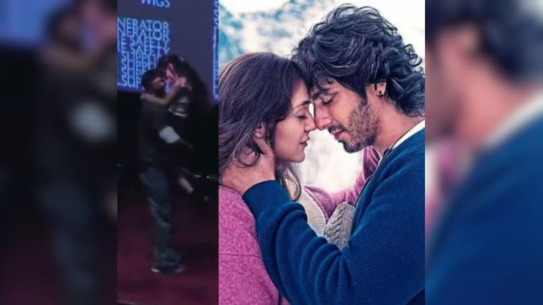 थिएटर में फिल्म खत्म होते ही रोमांस का जबरदस्त सीन, Saiyaara मूवी ने मचा दी हलचल थिएटर में फिल्म खत्म होते ही रोमांस का जबरदस्त सीन, Saiyaara मूवी ने मचा दी हलचल