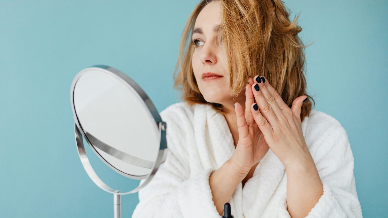 Read advantages and key differences of hair oils vs hair masks and make the right choice for your hair
