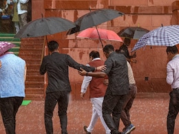 मॉनसून सेशन: अखिलेश, कंगना, राजनाथ… संसद के बाहर जब मॉनसून ने सबको भिगोया मॉनसून सेशन: अखिलेश, कंगना, राजनाथ… संसद के बाहर जब मॉनसून ने सबको भिगोया