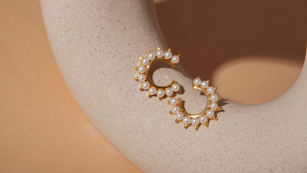 Get Soft Glow, Strong Style With Top 5 Pearl Jewellery Pieces On Myntra that bring back vintage charm.