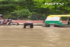 Jaipur Man Breaks Down After Losing Phone In Waterlogged Street Jaipur Man Breaks Down After Losing Phone In Waterlogged Street
