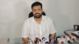 छात्र से मारपीट पर घिरे कलेक्टर, कांग्रेस ने वीडियो दिखाकर बोला- कार्रवाई हो