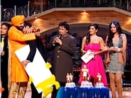 18 साल पहले कॉमेडी शो जीतने के बाद सिद्धू के गले लग कर खूब रोए थे कपिल शर्मा, पुराना वीडियो वायरल 18 साल पहले कॉमेडी शो जीतने के बाद सिद्धू के गले लग कर खूब रोए थे कपिल शर्मा, पुराना वीडियो वायरल