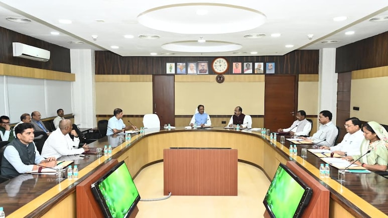 खनिज निधि खर्च का नया नियम लागू, DMF फंड का 70% इन कार्यों पर होगा खर्च, साय कैबिनेट में लिए गए ये अहम फैसले