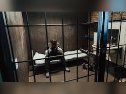 फ्रांस: दूसरे कैदी के बैग में छिपकर जेल से भागा था अपराधी, 3 दिन में फिर ऐसे हुआ गिरफ्तार फ्रांस: दूसरे कैदी के बैग में छिपकर जेल से भागा था अपराधी, 3 दिन में फिर ऐसे हुआ गिरफ्तार