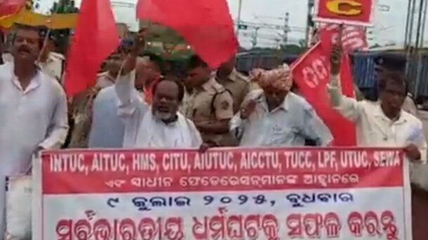 Schools Shut, Deserted Roads In Kerala As Trade Unions Strike Over Anti-Labour Policies