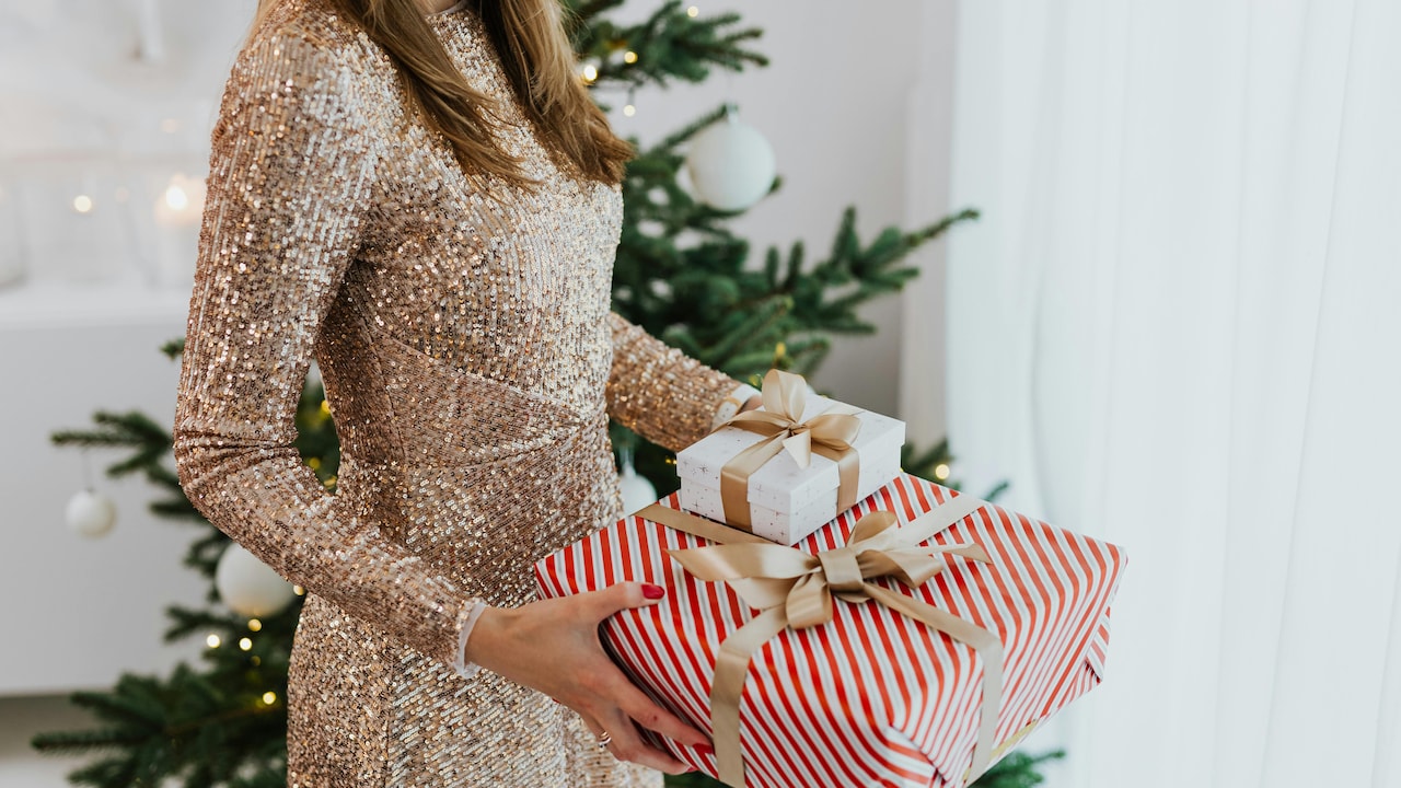 Wrap dresses cinch your waist