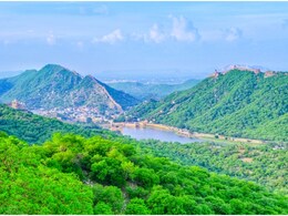 राजस्थान के 19 जिलों से गुजरेगी 1400 KM लंबी और 5 KM चौड़ी 'अरावली ग्रीन वॉल', केंद्र से मिले 16,053 करोड़ राजस्थान के 19 जिलों से गुजरेगी 1400 KM लंबी और 5 KM चौड़ी 'अरावली ग्रीन वॉल', केंद्र से मिले 16,053 करोड़