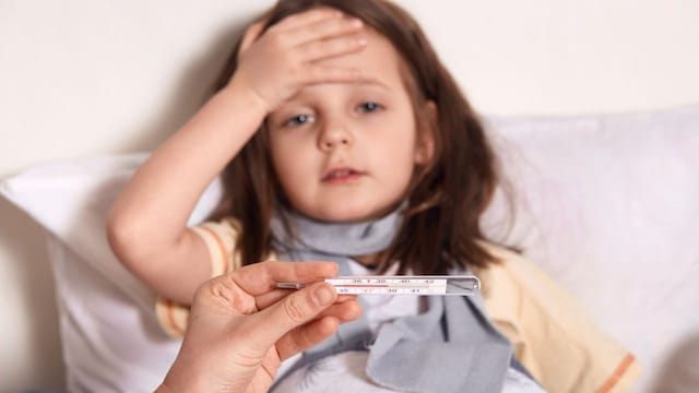 Persistent Fever, Weight Loss, Lumps: Childhood Cancer Warning Signs Parents Miss