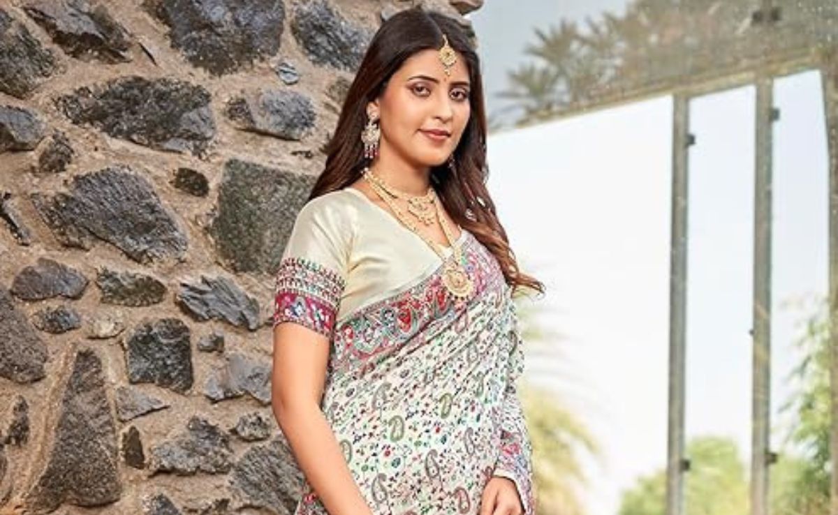 राखी पर हर कोई हो जाएगा आपके लुक का दीवाना, आज ही घर ले आएं ये साड़ियां, दाम भी ऐसे की खुशी से झूम उठेंगी आप