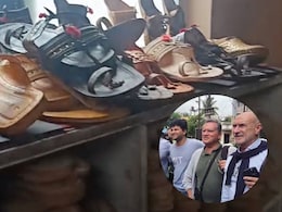 PRADA की टीम ने की कोल्हापुर के कारीगरों से मुलाकात, कोल्हापुरी चप्पल की इस खासियत से इंप्रेस हुए इटेलियन डिजाइनर PRADA की टीम ने की कोल्हापुर के कारीगरों से मुलाकात, कोल्हापुरी चप्पल की इस खासियत से इंप्रेस हुए इटेलियन डिजाइनर