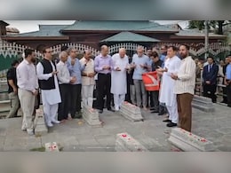 'Won't Be Stopped Today': Omar Abdullah Climbs Wall Amid Martyrs' Day Row 'Won't Be Stopped Today': Omar Abdullah Climbs Wall Amid Martyrs' Day Row