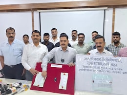 Thane News: झोमॅटो डिलिव्हरी बॉय निघाला ड्रग्स तस्कर, 3.97 कोटींच्या एमडी ड्रग्जसह दोन आरोपींना अटक Thane News: झोमॅटो डिलिव्हरी बॉय निघाला ड्रग्स तस्कर, 3.97 कोटींच्या एमडी ड्रग्जसह दोन आरोपींना अटक