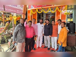Kalyan News: ठाकरे गटाच्या शाखेत शिंदे गटाचा जिल्हाप्रमुख पोहोचला, नंतर जे झाले ते... Kalyan News: ठाकरे गटाच्या शाखेत शिंदे गटाचा जिल्हाप्रमुख पोहोचला, नंतर जे झाले ते...