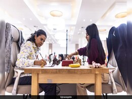 FIDE Women's Chess World Cup 2025 Final: हम्पी और दिव्या के बीच पहला गेम ड्रा पर समाप्त FIDE Women's Chess World Cup 2025 Final: हम्पी और दिव्या के बीच पहला गेम ड्रा पर समाप्त