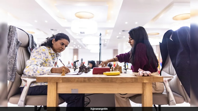 FIDE Women's Chess World Cup 2025 Final: हम्पी और दिव्या के बीच पहला गेम ड्रा पर समाप्त FIDE Women's Chess World Cup 2025 Final: हम्पी और दिव्या के बीच पहला गेम ड्रा पर समाप्त