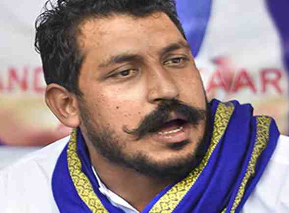 मानवता की बात की तो FIR... कावड़ यात्रा को लेकर कविता पाठ करने वाले टीचर पर क्या बोले चंद्रशेखर आजाद