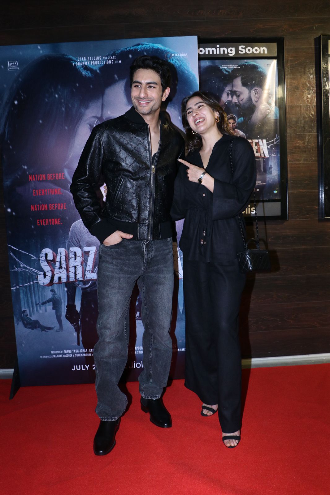 Sara Ali Khan's Heel Broke At Brother Ibrahim's <i>Sarzameen</i> Screening. Pap Says, "Fevical Laga Lo"