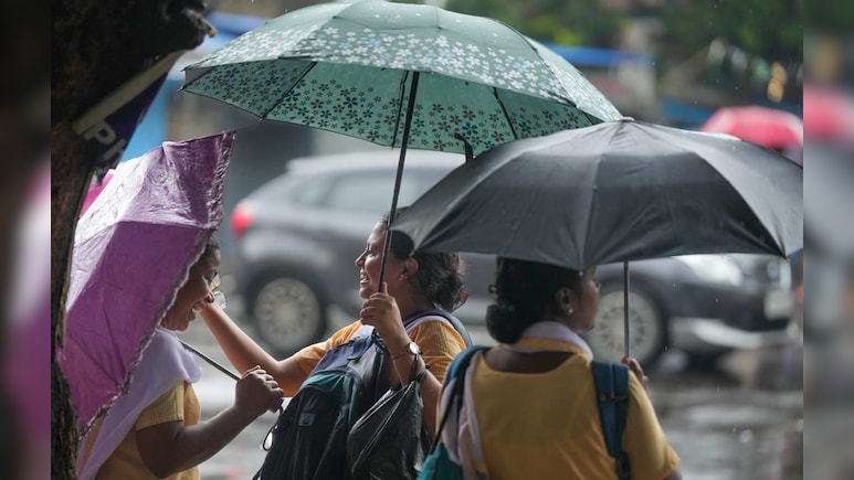 Delhi Weather Today: आज भी हो सकती है दिल्ली-NCR में बारिश, अगले 6 दिनों तक जानें कैसा रहेगा मौसम