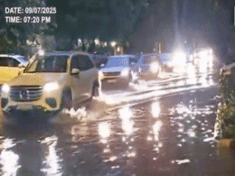 दिल्ली-एनसीआर में राहत की बारिश बनी 'आफत', जाम और जलभराव से परेशान हुईं जनता, 6 विमान डाइवर्ट दिल्ली-एनसीआर में राहत की बारिश बनी 'आफत', जाम और जलभराव से परेशान हुईं जनता, 6 विमान डाइवर्ट