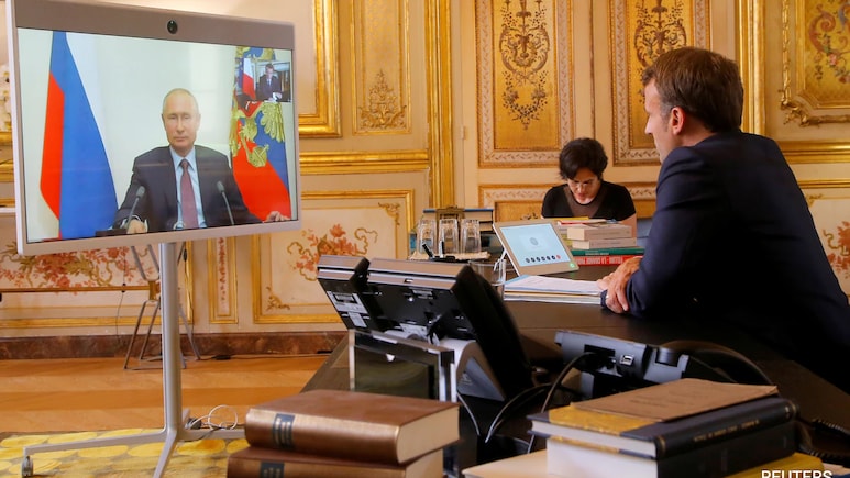 France Calls For Sanctions Against Russia If Diplomacy Fails