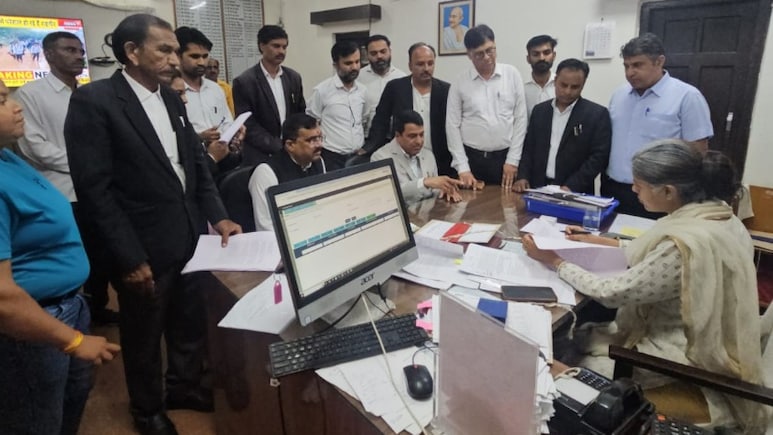 वकीलों ने दी प्रशासन को चेतावनी, कहा- कार्रवाई करें... बीमारी ठीक करने के नाम पर हो रहा धर्म परिवर्तन का खेल