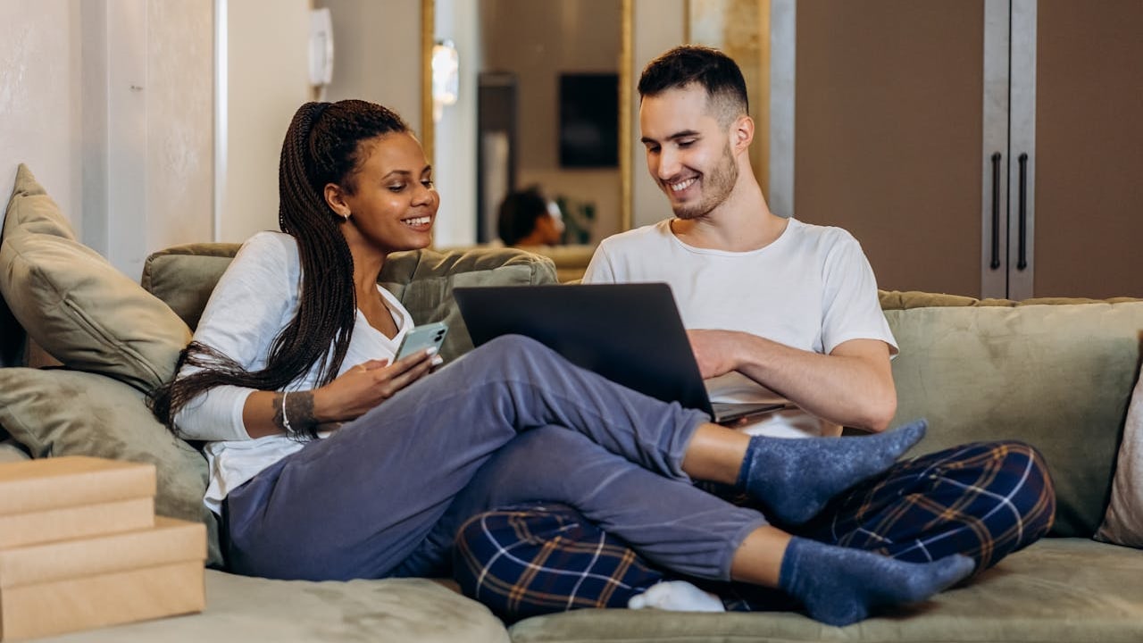How To Choose The Right Loungewear For Men And Women