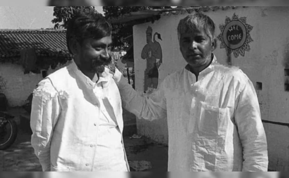 युवावस्था में नीतीश और लालू की दोस्ती बहुत गहरी थी. युवावस्था में नीतीश और लालू की दोस्ती बहुत गहरी थी.