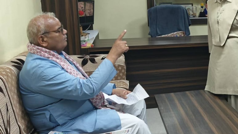 मदन दिलावर अब खुद करेंगे बच्चों का यौन शोषण करनेवाले शिक्षकों पर कार्रवाई, सीधे शिक्षा मंत्री तक पहुंचेगी शिकायत मदन दिलावर अब खुद करेंगे बच्चों का यौन शोषण करनेवाले शिक्षकों पर कार्रवाई, सीधे शिक्षा मंत्री तक पहुंचेगी शिकायत