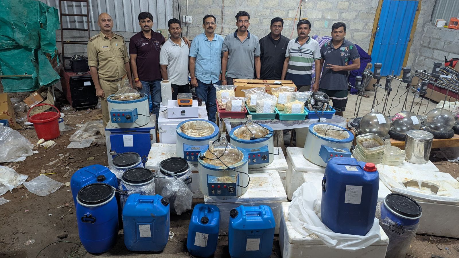 मुंबई से मैसूर तक फैले ड्रग्स सिंडिकेट का पर्दाफाश, सीक्रेट फैक्ट्री से 390 करोड़ की एमडी ड्रग जब्त