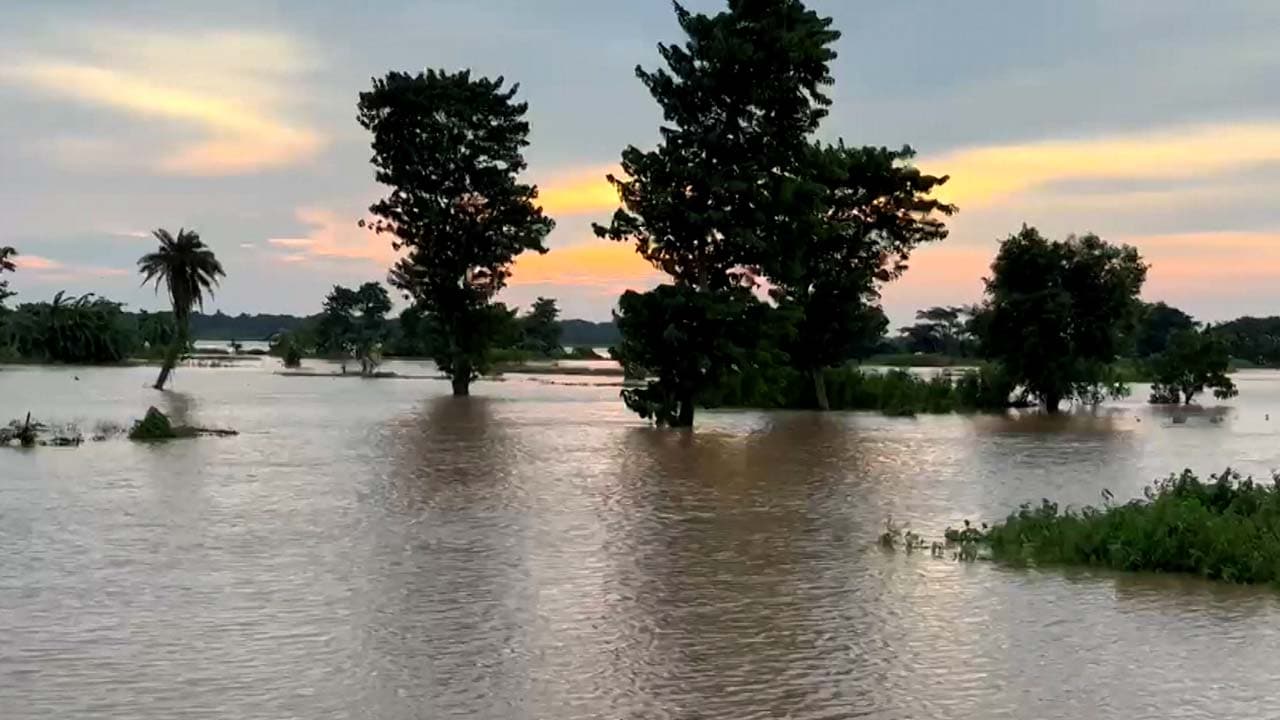 Odisha Floods Situation Worsens,  Banks Washed Away, Villages Inundated