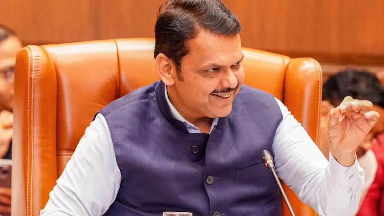 Electricity Bill: वीज बील लवकरच कमी होणार, मुख्यमंत्री फडणवीसांनी दिले महत्त्वाचे निर्देश Electricity Bill: वीज बील लवकरच कमी होणार, मुख्यमंत्री फडणवीसांनी दिले महत्त्वाचे निर्देश