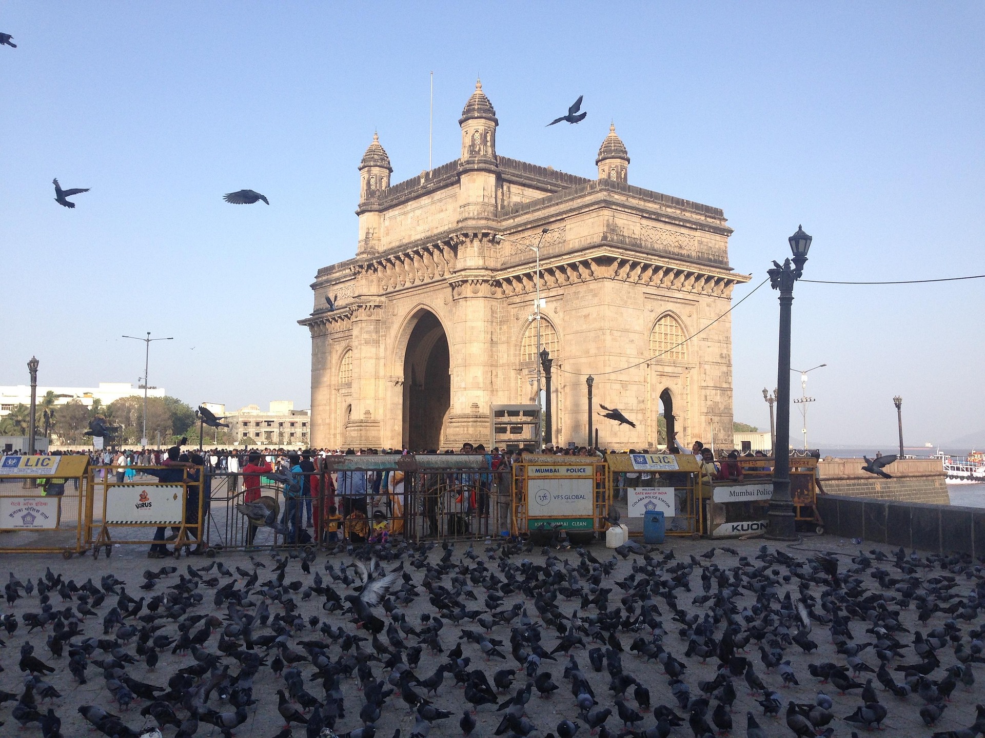 ऑनलाइन गेम में हारे 85 हजार रुपये तो लूट ली बुजुर्ग महिला की सोने की चेन
