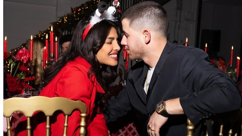 छोटी-छोटी केयर से बढ़ता है प्यार, Priyanka Chopra और Nick Jonas की तरह इजहार-ए-मोहब्बत का तरीका आजमाकर तो देखिए छोटी-छोटी केयर से बढ़ता है प्यार, Priyanka Chopra और Nick Jonas की तरह इजहार-ए-मोहब्बत का तरीका आजमाकर तो देखिए