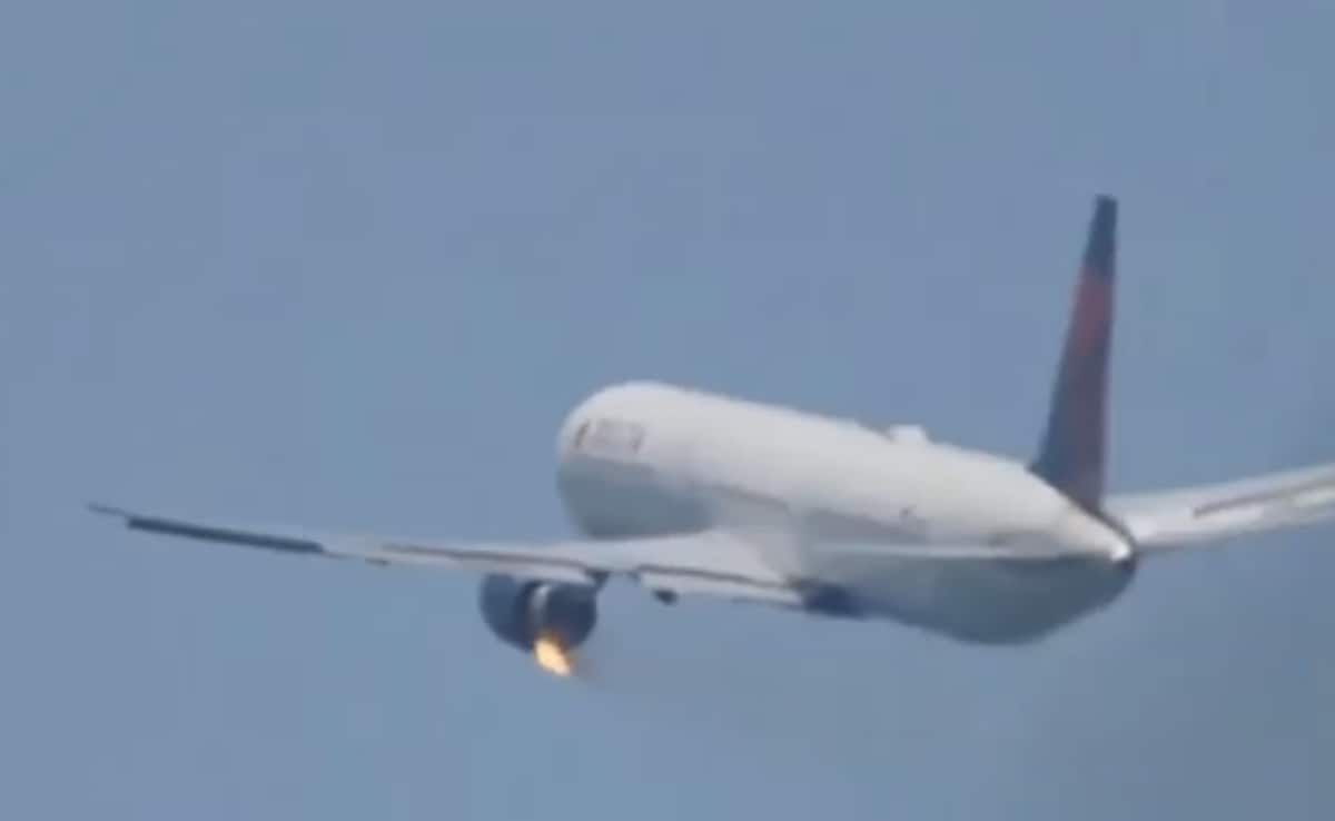 Delta Airlines Boeing 767 Makes Emergency Landing After Engine Catches Fire