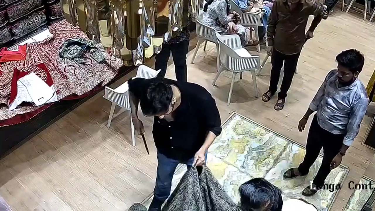 "Will Cut You Up, Too": Man To Shopkeeper After Cutting Up Lehenga