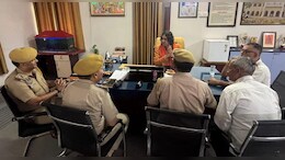 Rajasthan: पूर्व DGP की बालमुकुंदाचार्य को नसीहत, बोले-मर्यादा में रहें नेता; MLA ने कहा-कुर्सी पर क्या नाम लिखा है