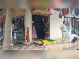 देवास: सतवास में एक ही रात 13 दुकानों में चोरी, CCTV में कैद हुआ चोर देवास: सतवास में एक ही रात 13 दुकानों में चोरी, CCTV में कैद हुआ चोर