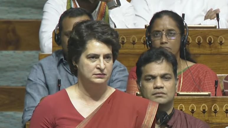 सरकार पर प्रियंका गांधी का तीखा हमला, "नेतृत्व सिर्फ श्रेय लेने के लिए नहीं, जिम्मेदारी लेने के लिए भी होती है सरकार पर प्रियंका गांधी का तीखा हमला, "नेतृत्व सिर्फ श्रेय लेने के लिए नहीं, जिम्मेदारी लेने के लिए भी होती है