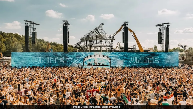 "So Inspiring": Tomorrowland's Revamped Stage In Backdrop Of Cranes, Debris Wows Internet "So Inspiring": Tomorrowland's Revamped Stage In Backdrop Of Cranes, Debris Wows Internet