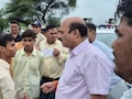 हॉस्टल में अव्यवस्थाओं से त्रस्त हुए आदिवासी छात्र, शिकायत लेकर पैदल ही कलेक्टर से मिलने निकले