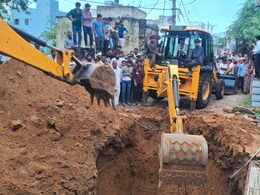 Pushkar: पुष्कर में खुदाई के दौरान बड़ा हादसा, मिट्टी ढहने से मजदूर दबा, रेस्क्यू ऑपरेशन जारी