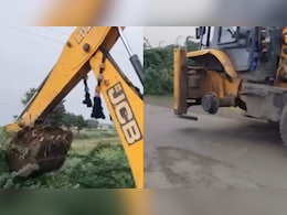 देसी जुगाड़ का कमाल, हैवी ड्राइवर ने तीन पहिए पर चलाई JCB, देख लोगों ने पकड़ लिया माथा देसी जुगाड़ का कमाल, हैवी ड्राइवर ने तीन पहिए पर चलाई JCB, देख लोगों ने पकड़ लिया माथा