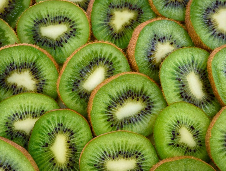 What Is The Right Way To Eat Kiwi? Expert Shares